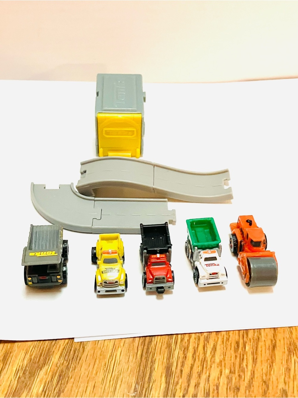 Tonka Tinys Micro Machines Mini Trucks/Vehicles Lot(5) & 1 Container Read